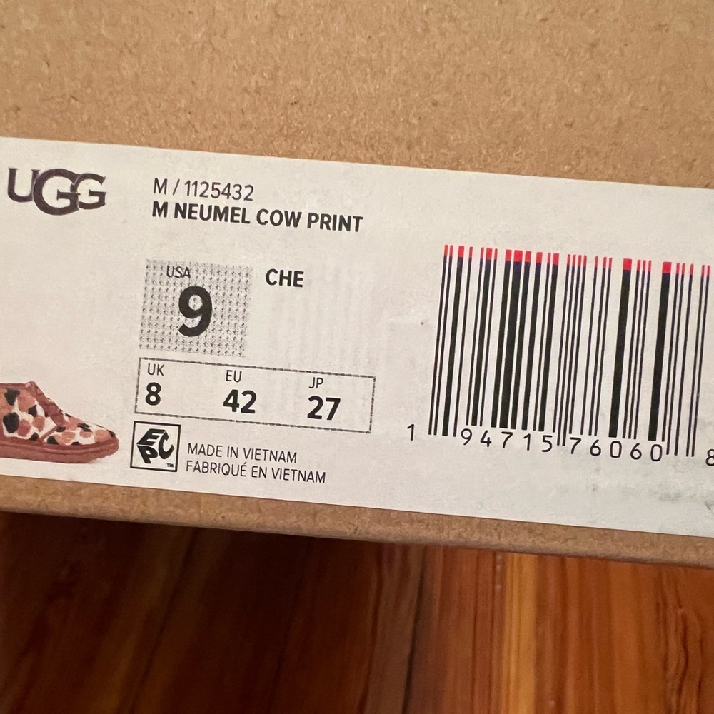 NIB UGG Men’s or Women’s  Neumel Cow Print - Picture 2 of 4